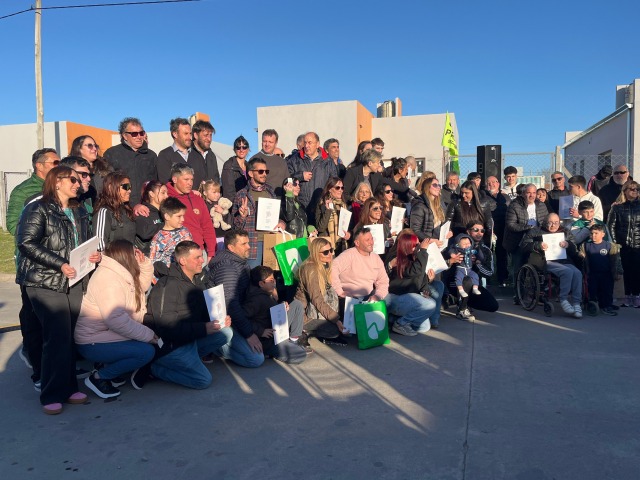 CECO III: 21 familias recibieron las llaves de su casa